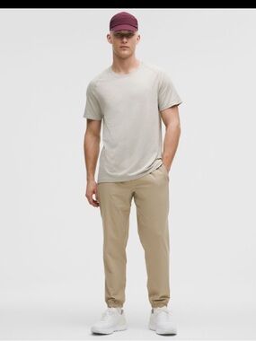 Lululemon Mens Tan Jogger Pants - Lightweight Casual Trousers M